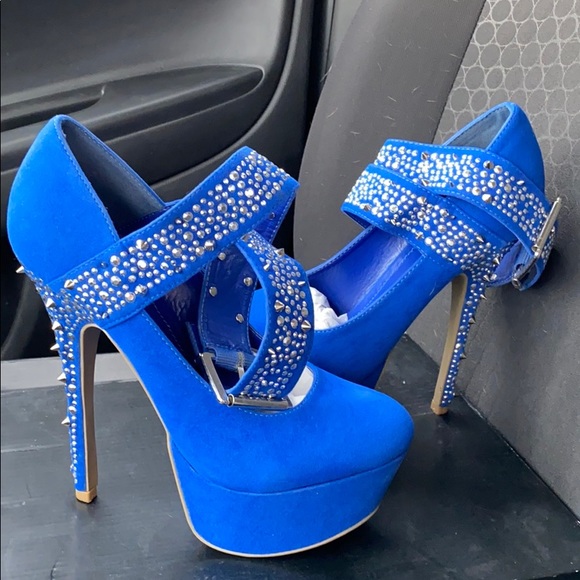 Cassy Blue - Picture 1 of 3